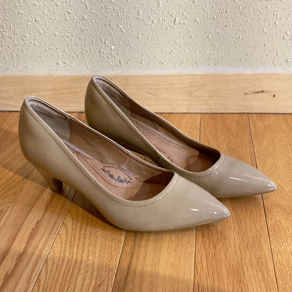 Sofft Patent Leather Beige Pumps 7W